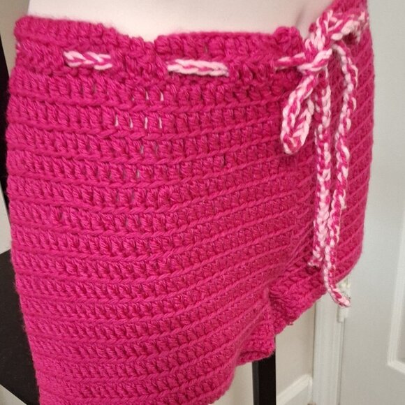 GIRL'S BEACH SHORTS (SML) - Picture 2 of 4